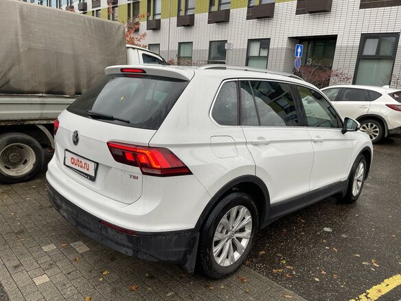 2017 Volkswagen Tiguan II, белый, 1820000 рублей - вид 2