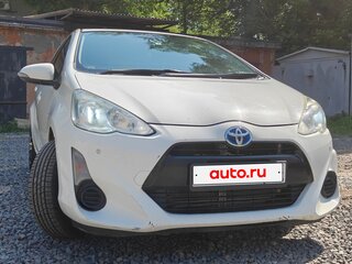 2016 Toyota Aqua I Рестайлинг, белый, 835000 рублей, вид 2