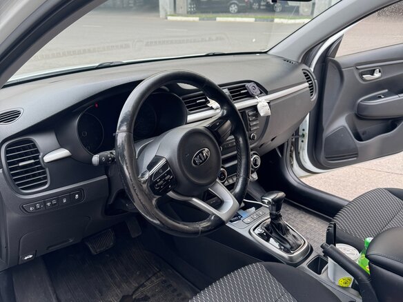 2018 Kia Rio IV, белый, 900000 рублей - вид 6