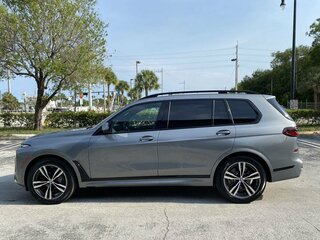 2022 BMW X7 40i I (G07) Рестайлинг, серебристый, 12490000 рублей, вид 2