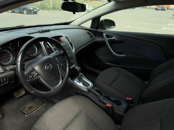 2013 Opel Astra GTC J Рестайлинг, чёрный, 1030000 рублей - вид 4