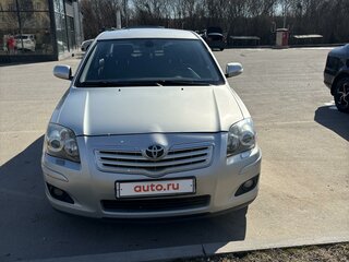 2007 Toyota Avensis II Рестайлинг, серебристый, 650000 рублей, вид 1