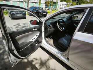 2012 Hyundai Solaris I, серебристый, 650000 рублей, вид 5