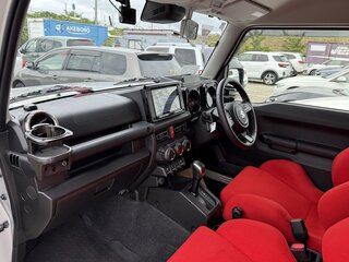2022 Suzuki Jimny IV, серебристый, 1579999 рублей, вид 5
