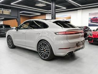 2026 Porsche Cayenne Coupé III Рестайлинг, серый, 19900000 рублей, вид 4