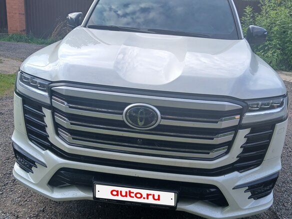 2022 Toyota Land Cruiser 300 Series, белый - вид 1
