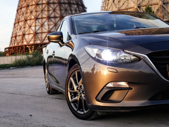2015 Mazda 3 III (BM), серый, 1430000 рублей - вид 5