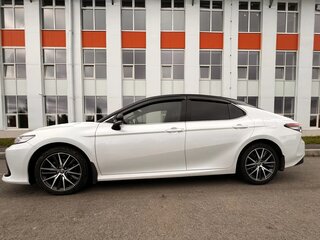 2021 Toyota Camry VIII (XV70) Рестайлинг, чёрный, 3450000 рублей, вид 4