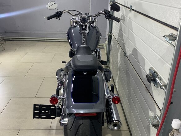 2021 Harley-Davidson Fat Boy, серый, 1849000 рублей - вид 8