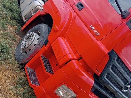 2008 Mercedes-Benz Axor, красный, 3900000 рублей, вид 4