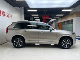 2025 Volvo XC90 B6 II Рестайлинг 2, коричневый, 7964290 рублей, вид 3