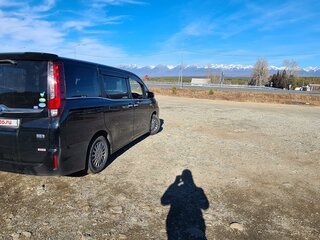 2015 Toyota Esquire I, чёрный, 1840000 рублей, вид 3