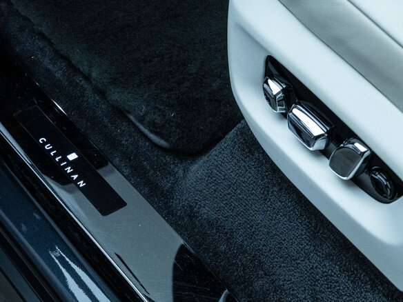 2018 Rolls-Royce Cullinan I (Series I), серый, 27900000 рублей - вид 24