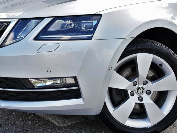 2017 Skoda Octavia III (A7) Рестайлинг, серебристый - вид 2