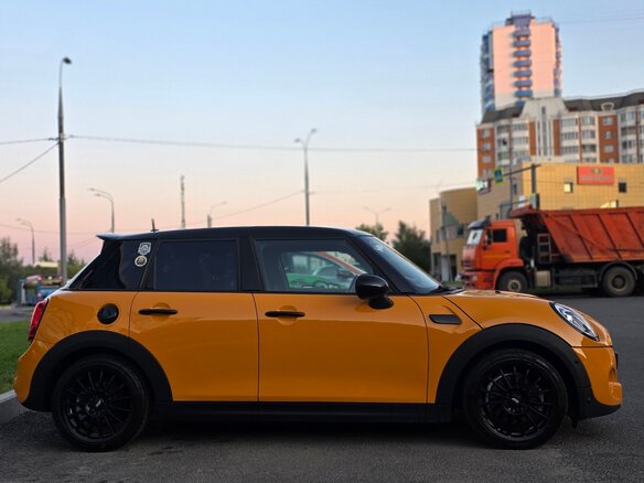 2016 Mini Hatch Cooper S III (F55/F56), оранжевый - вид 5