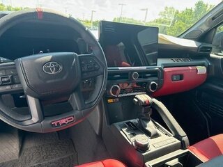 2025 Toyota Tacoma IV, чёрный, 8522998 рублей, вид 5