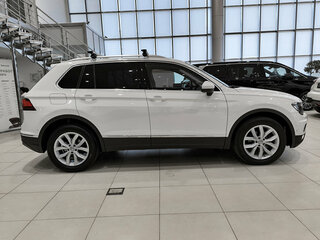 2017 Volkswagen Tiguan II, белый, 2430000 рублей, вид 4