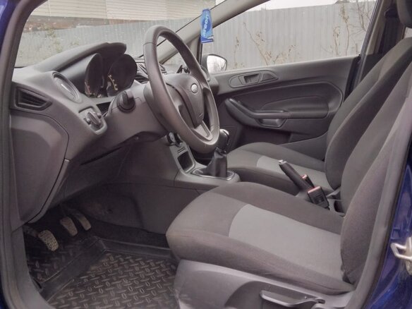 2016 Ford Fiesta Mk6 Рестайлинг, синий, 960000 рублей - вид 2