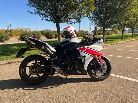 2013 Yamaha YZF-R1, белый, 1210000 рублей, вид 2