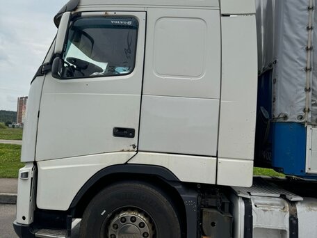 2010 Volvo FH, белый, 3999999 рублей, вид 3