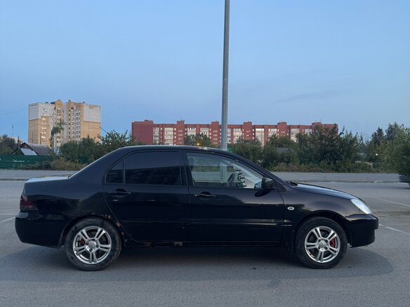 2006 Mitsubishi Lancer IX Рестайлинг, чёрный, 300000 рублей - вид 3