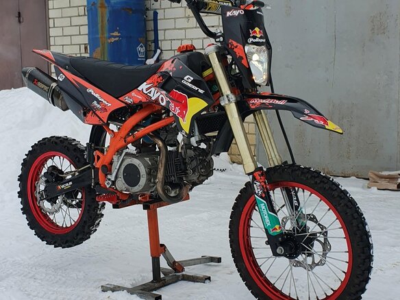 2022 Kayo Evolution YX140EM, красный, 75000 рублей