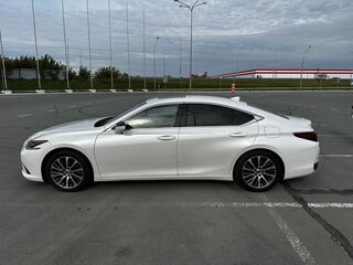 2018 Lexus ES 250 VII, белый, 4250000 рублей, вид 4