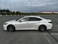 2018 Lexus ES 250 VII, белый, 4250000 рублей - вид 3