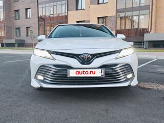 2018 Toyota Camry VIII (XV70), белый, 3030000 рублей, вид 2