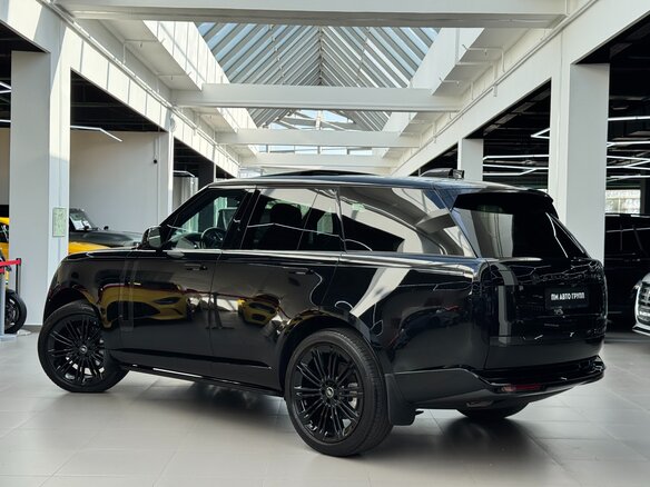 2026 Land Rover Range Rover P400 MHEV V, чёрный - вид 4
