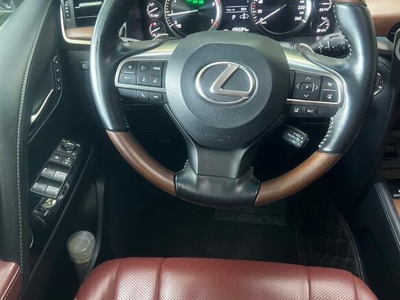 2017 Lexus LX 570 III Рестайлинг 2, серый, 8500000 рублей - вид 11