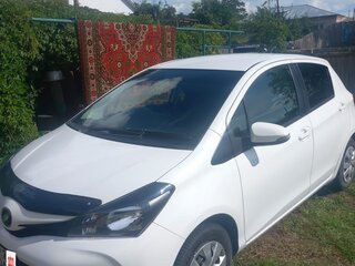 2016 Toyota Vitz III (XP130) Рестайлинг, белый, 1030000 рублей, вид 2