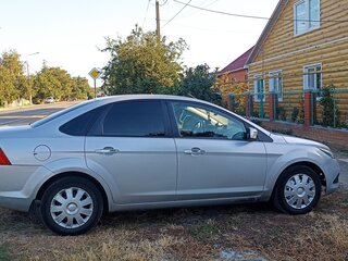 2010 Ford Focus II Рестайлинг, серебристый, 480000 рублей, вид 2