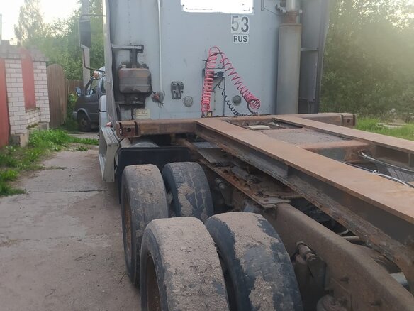 1999 Freightliner Century Class, серебристый, 400000 рублей - вид 3
