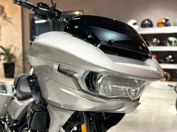 2023 Harley-Davidson CVO Road Glide, серебристый, 4900000 рублей - вид 9