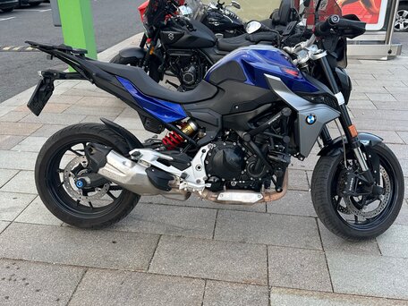 2021 BMW F 900 R, синий, 699000 рублей, вид 3
