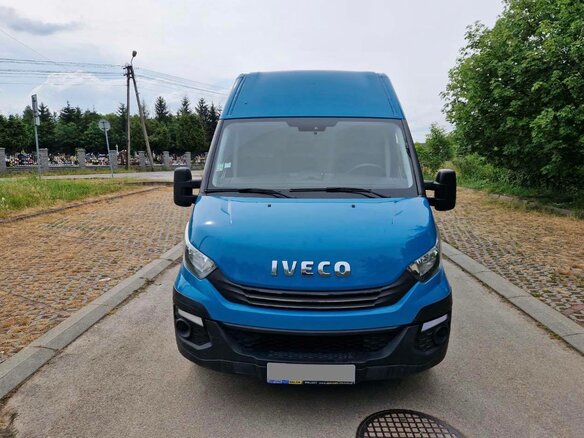 2018 Iveco Daily, синий, 2880000 рублей - вид 4