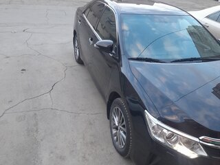 2016 Toyota Camry VII (XV50) Рестайлинг, чёрный, 3300000 рублей, вид 4