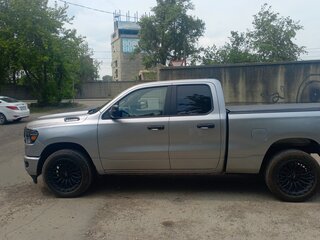 2024 Ram 1500 Quad Cab V, серый, 6480000 рублей, вид 4
