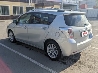 2012 Toyota Verso I, серебристый, 1700000 рублей, вид 5
