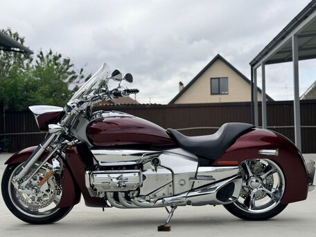 2004 Honda Valkyrie 1800, красный, 2350000 рублей, вид 4