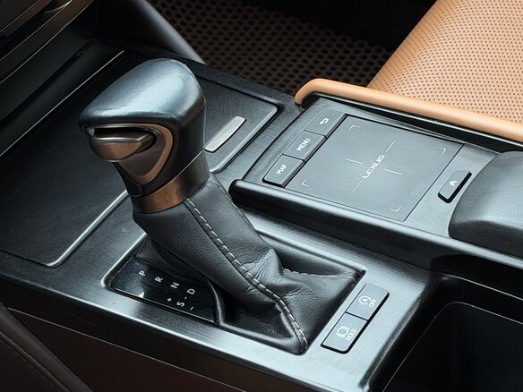 2021 Lexus ES 250 VII Рестайлинг, белый, 3490000 рублей - вид 14