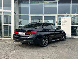 2021 BMW 5 серии 520d xDrive VII (G30/G31/G38) Рестайлинг, чёрный, 4390000 рублей, вид 5