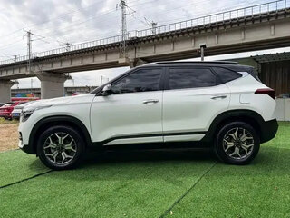 2021 Kia KX3, белый, 1300059 рублей, вид 3