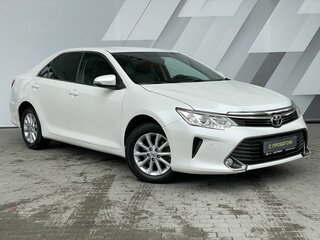 2015 Toyota Camry VII (XV50) Рестайлинг, белый, 1868000 рублей, вид 3