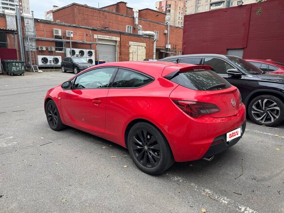 2012 Opel Astra GTC J Рестайлинг, красный, 690000 рублей - вид 4