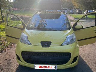 2009 Peugeot 107 I Рестайлинг, жёлтый, 290000 рублей, вид 2