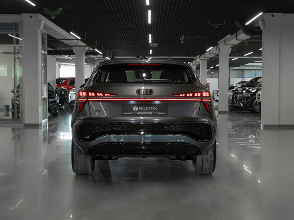 2026 Audi Q3 Sportback TFSI III (FJ), серый, 6998000 рублей - вид 5