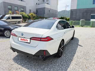 2026 BMW 5 серии 530i xDrive VIII (G60/G61/G68), белый, 8087700 рублей, вид 5