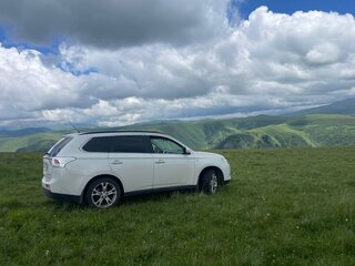 2013 Mitsubishi Outlander III, белый, 1790000 рублей, вид 2